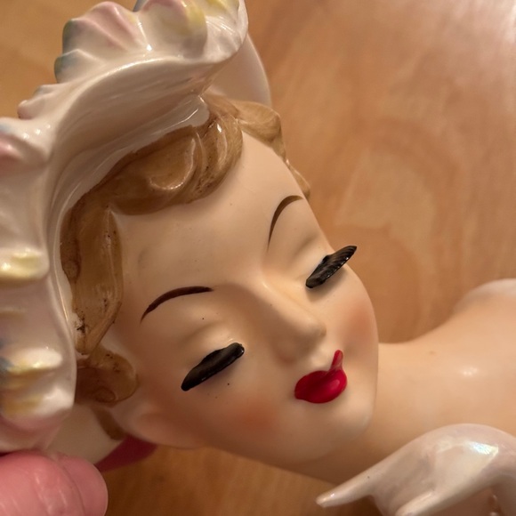 🌻 Vintage rare lady head vase pastel floral hat flower - Picture 2 of 9